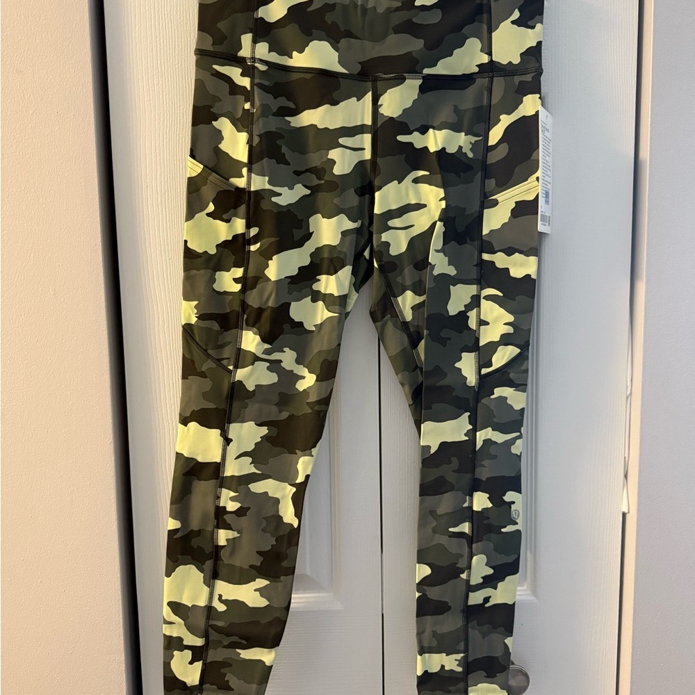 Lululemon Athletica Fast and Free 25” tight - camo Leggings - Black and Green